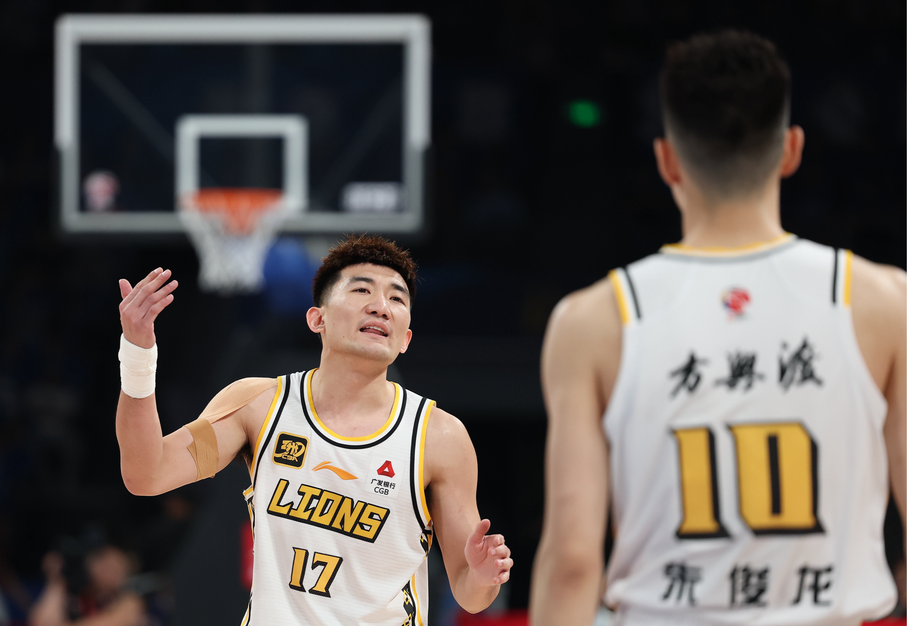 亚博体育入口关于NBA常规赛赛程吃紧；上海久事今晨造点机会；信心回归；资深球员宣示担当的信息
