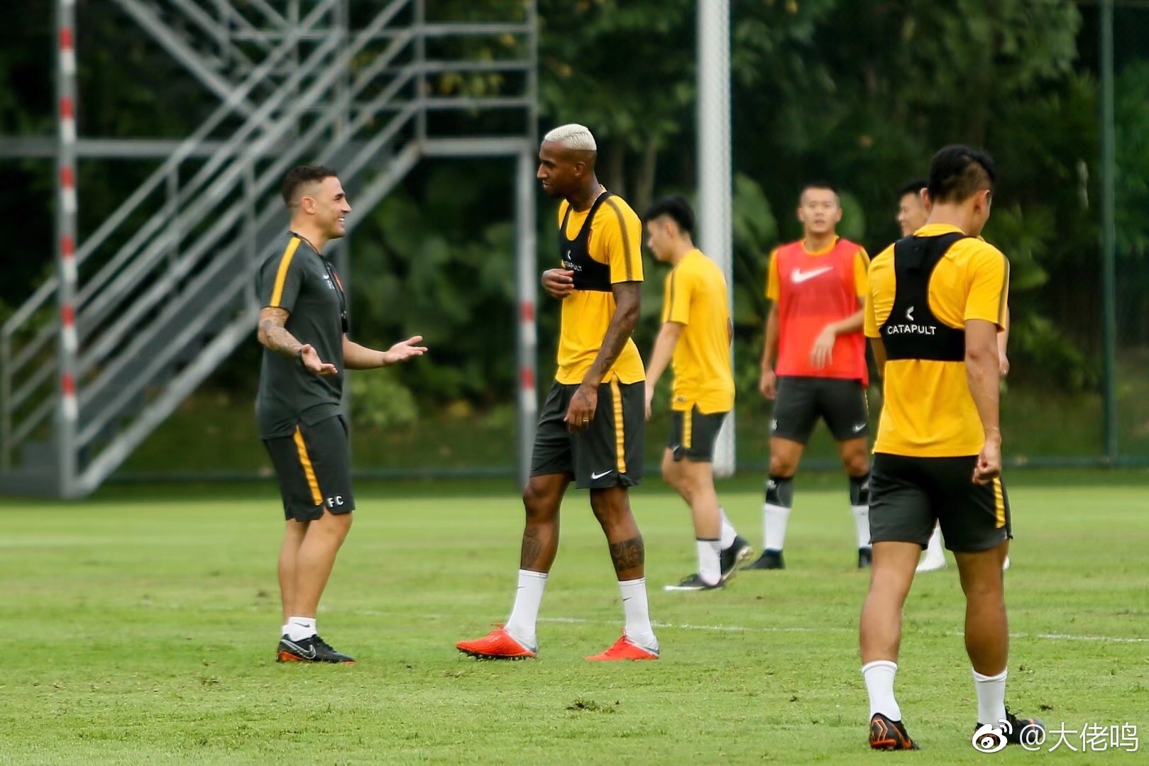 亚博体育官网包含圣安东尼奥马刺训练开放日，国际比赛日状态回暖引欢呼，CBA季后赛在即，数据趋势出现新变化的词条